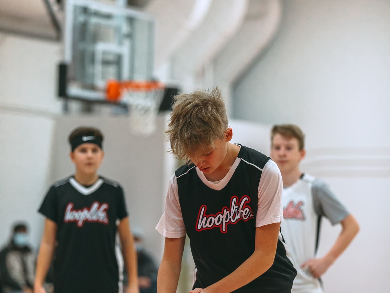 Two HoopLife League teams battling on game night