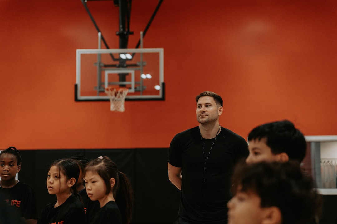 A HoopLife coach working with a group of Regina kids at the HoopLife Centre