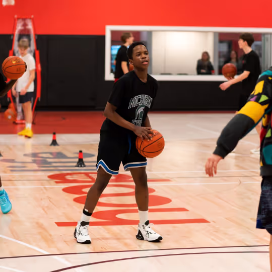 Athlete holding a ball looking at the basket