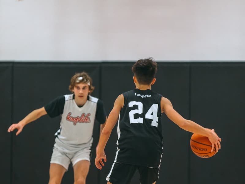 Two players battling for position in a 3x3 game