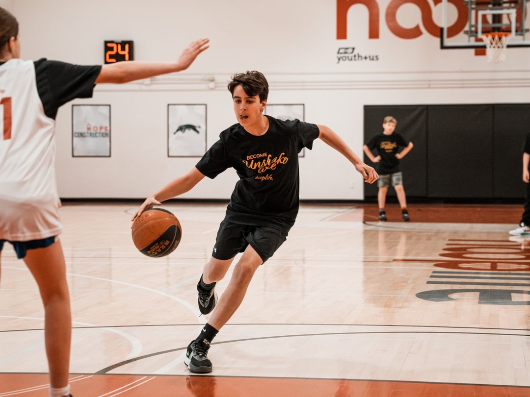 A HoopLife League player driving the baseline in Regina