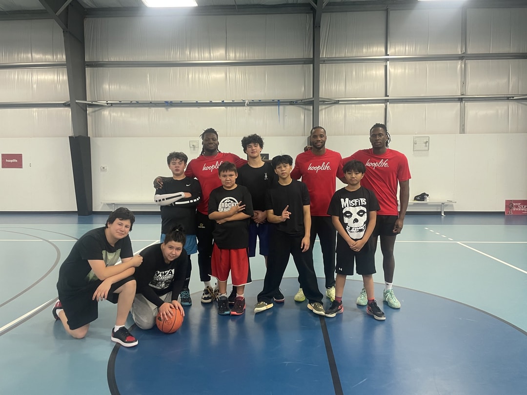 HoopLife coaches with players at the Swan River clinic